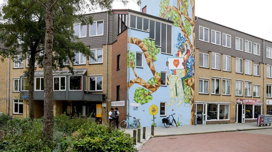Muurschildering op een gebouw